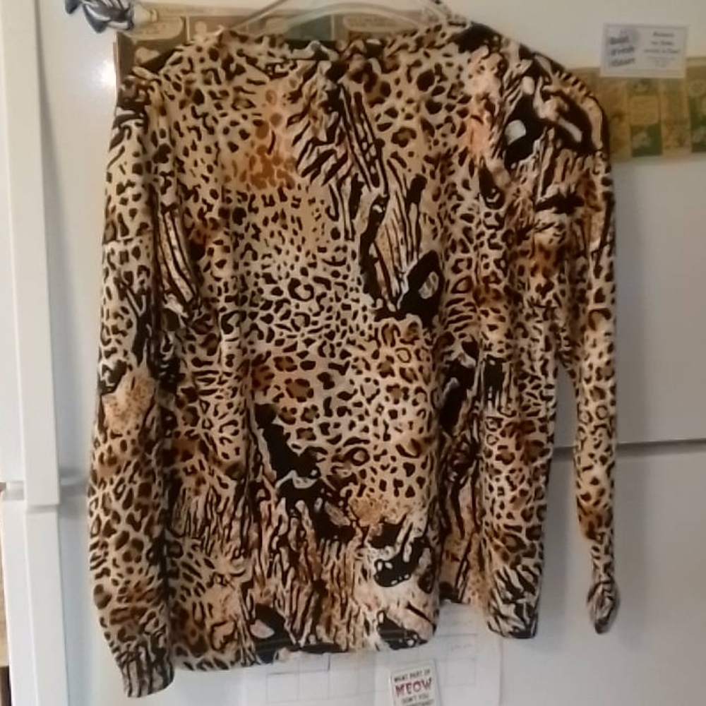Animal Print Top - Picture 2 of 4